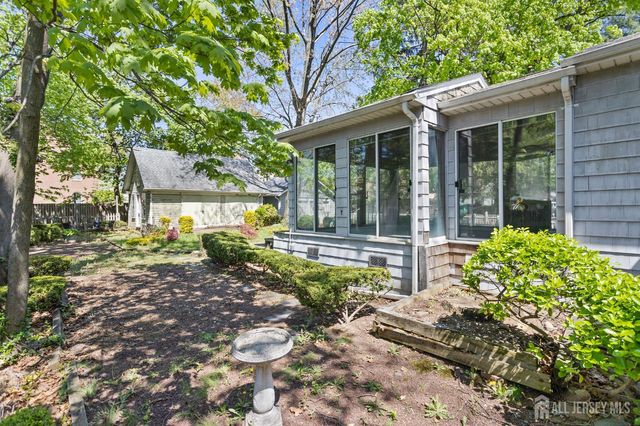 19 Clinton Place, Metuchen, NJ 08840