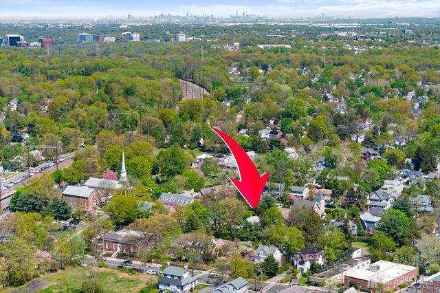 19 Clinton Place, Metuchen, NJ 08840