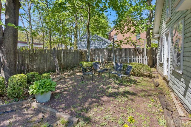 19 Clinton Place, Metuchen, NJ 08840