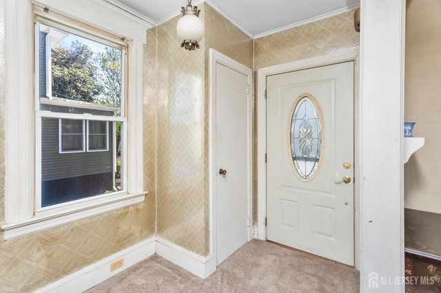 19 Clinton Place, Metuchen, NJ 08840