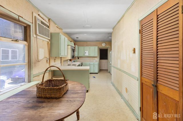 19 Clinton Place, Metuchen, NJ 08840