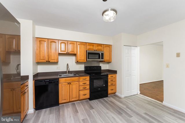 3713 S GEORGE MASON DR #T5, Falls Church, VA 22041