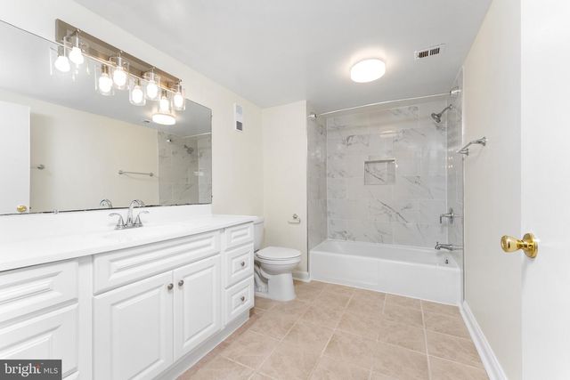 3713 S GEORGE MASON DR #T5, Falls Church, VA 22041