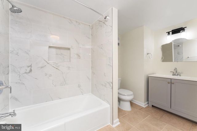 3713 S GEORGE MASON DR #T5, Falls Church, VA 22041