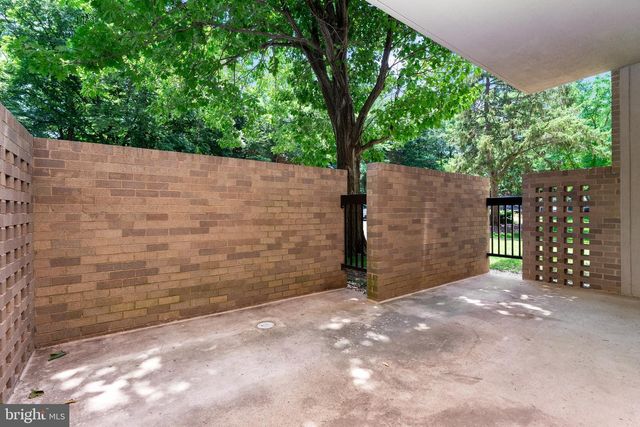 3713 S GEORGE MASON DR #T5, Falls Church, VA 22041