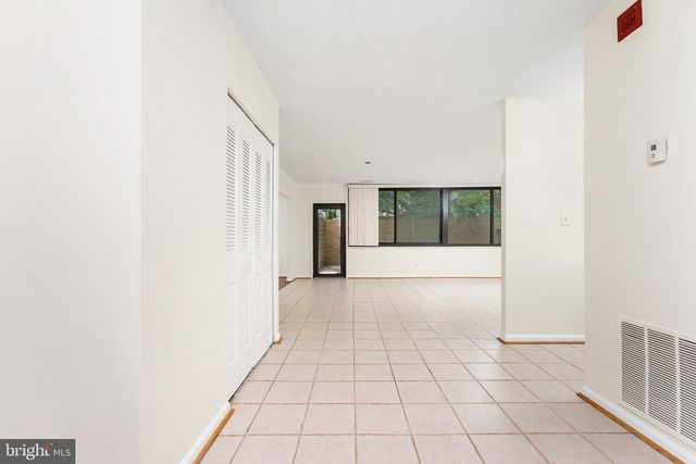 3713 S GEORGE MASON DR #T5, Falls Church, VA 22041