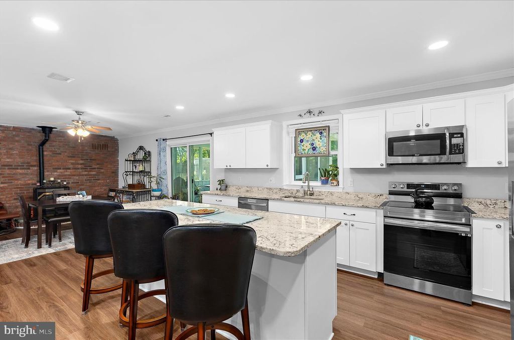 Image 10 of property listing at 1906 STEVENS DR, Chester, MD 21619