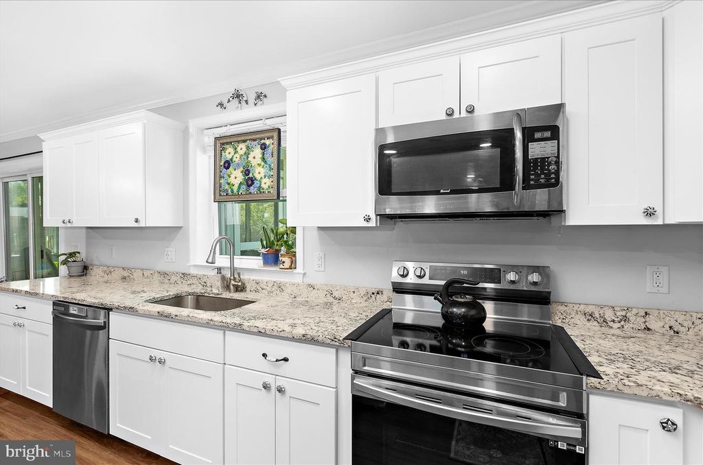 Image 11 of property listing at 1906 STEVENS DR, Chester, MD 21619