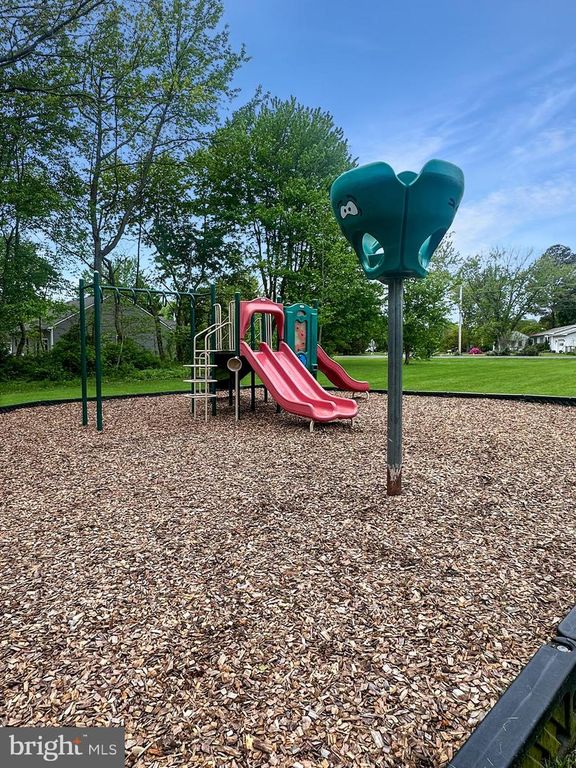 Image 45 of property listing at 1906 STEVENS DR, Chester, MD 21619