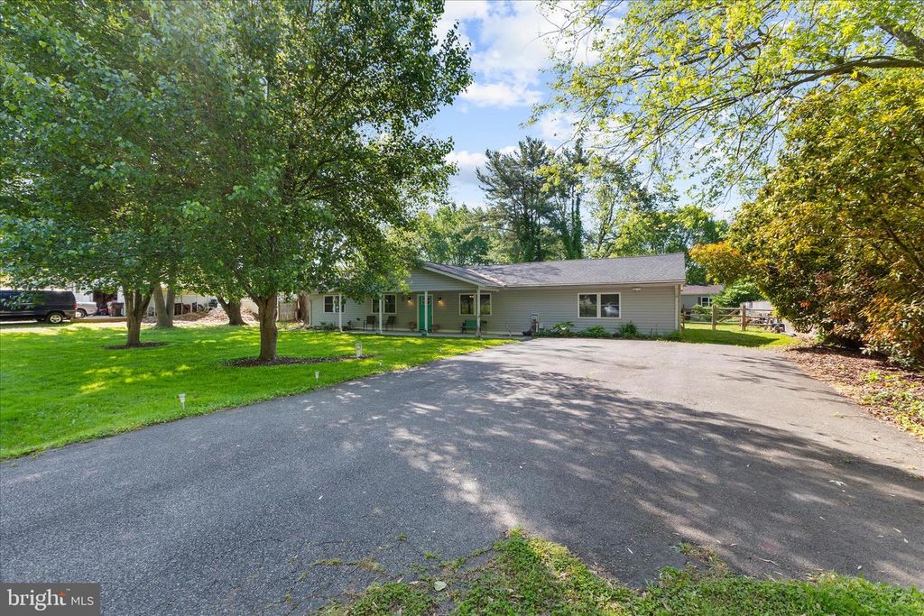 Image 5 of property listing at 1906 STEVENS DR, Chester, MD 21619