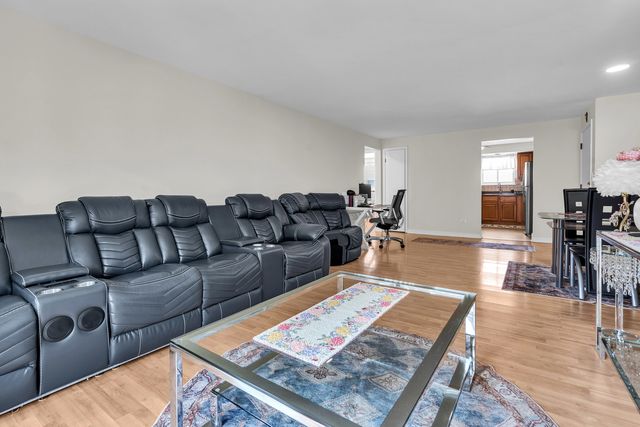5349 N Delphia Avenue 250, Chicago, IL 60656