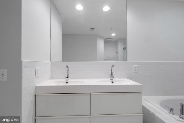 8830 MANSION VIEW CT, Vienna, VA 22182