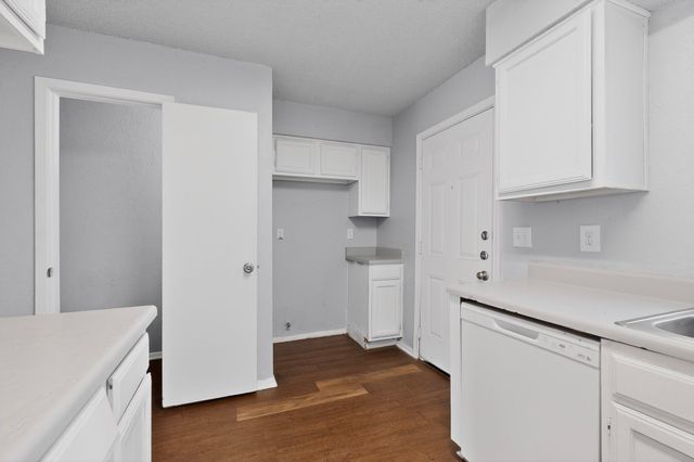 9467 Olde Towne Row, Dallas, TX 75227