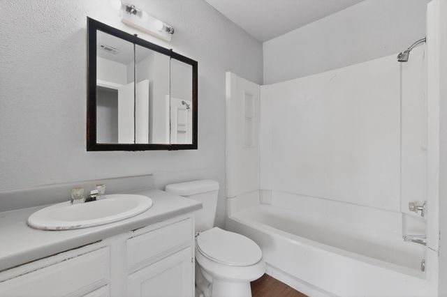 9467 Olde Towne Row, Dallas, TX 75227