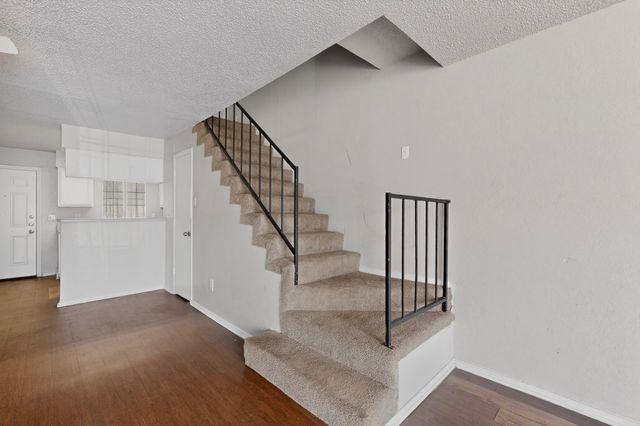 9467 Olde Towne Row, Dallas, TX 75227