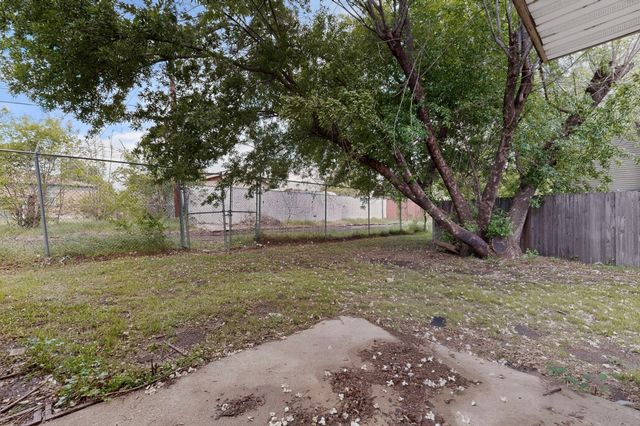 9467 Olde Towne Row, Dallas, TX 75227