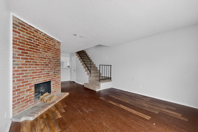 9467 Olde Towne Row, Dallas, TX 75227