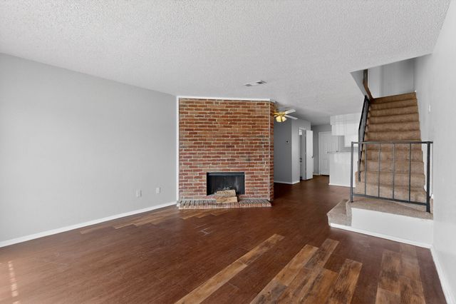 9467 Olde Towne Row, Dallas, TX 75227