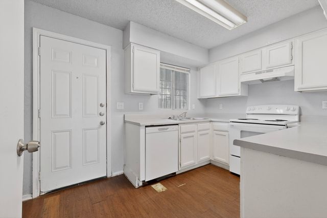 9467 Olde Towne Row, Dallas, TX 75227