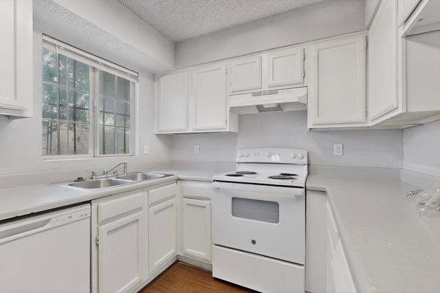 9467 Olde Towne Row, Dallas, TX 75227