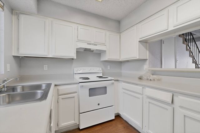 9467 Olde Towne Row, Dallas, TX 75227