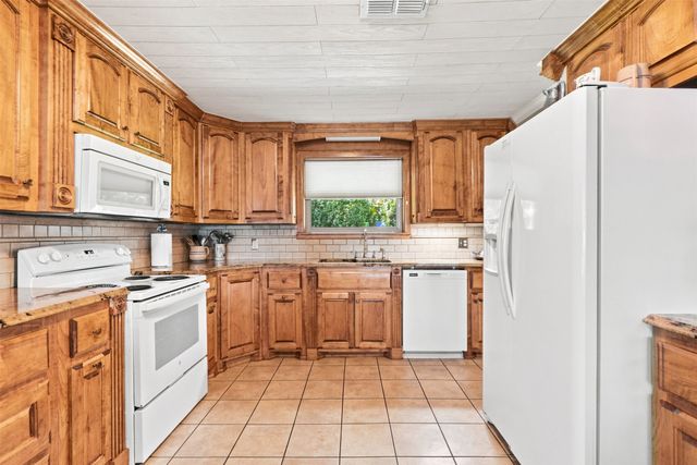 1994 CR 2320, Pittsburg, TX 75686
