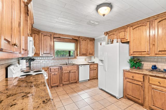 1994 CR 2320, Pittsburg, TX 75686