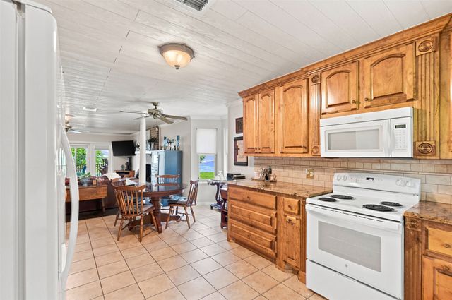 1994 CR 2320, Pittsburg, TX 75686
