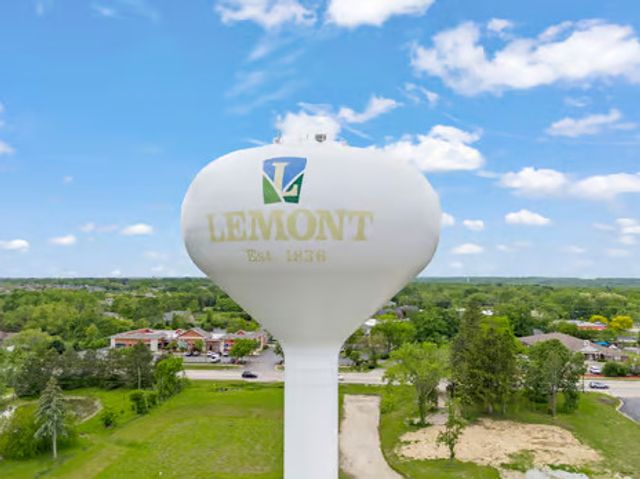 44 Grace Court, Lemont, IL 60439