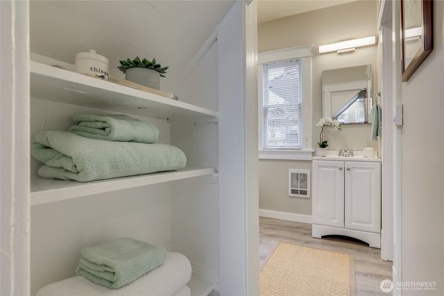 5248 11th Avenue NE, Seattle, WA 98105