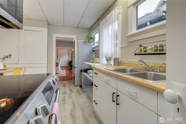 5248 11th Avenue NE, Seattle, WA 98105