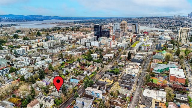 5248 11th Avenue NE, Seattle, WA 98105