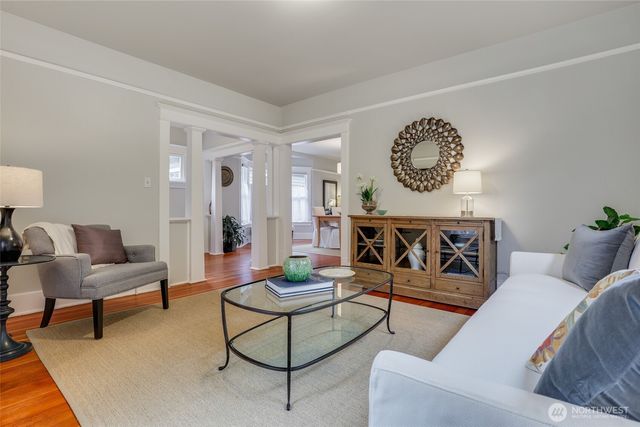 5248 11th Avenue NE, Seattle, WA 98105