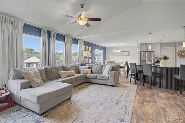 201 Auburn Ridge Drive, Troy, MO 63379