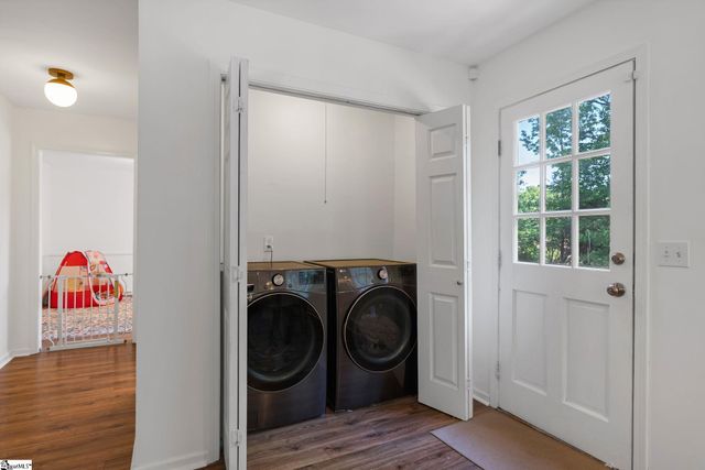 21 Cobblestone Road, Greenville, SC 29615
