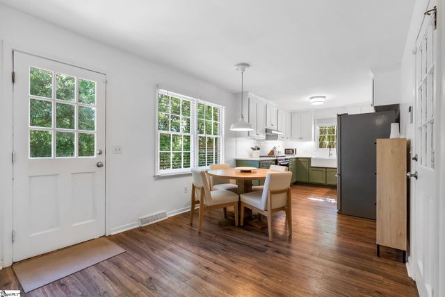 21 Cobblestone Road, Greenville, SC 29615
