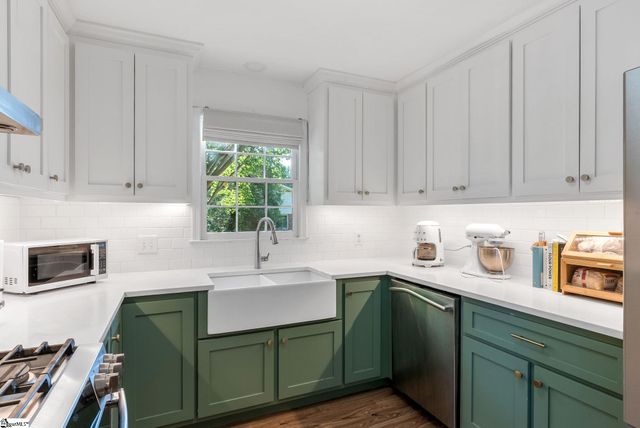 21 Cobblestone Road, Greenville, SC 29615