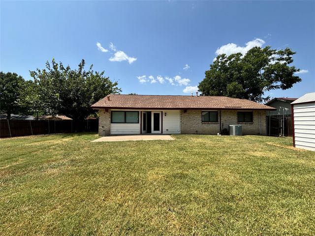 930 Briar Way, Garland, TX 75043