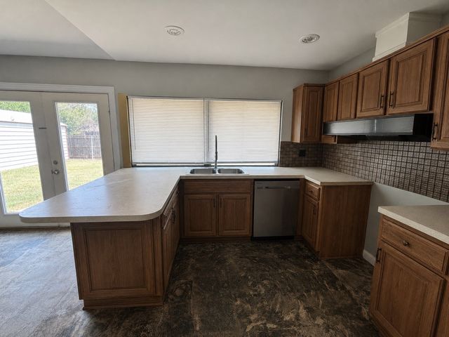 930 Briar Way, Garland, TX 75043
