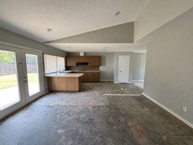 930 Briar Way, Garland, TX 75043