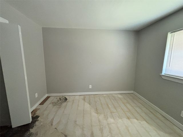 930 Briar Way, Garland, TX 75043