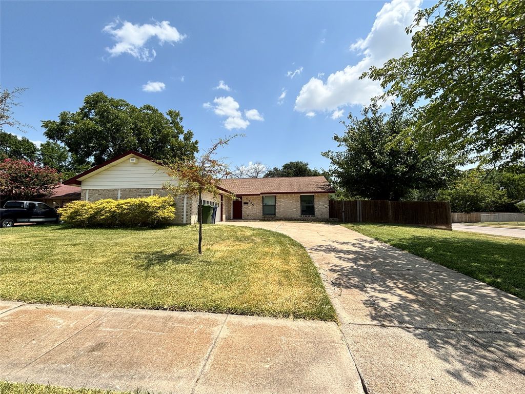 930 Briar Way, Garland, TX 75043