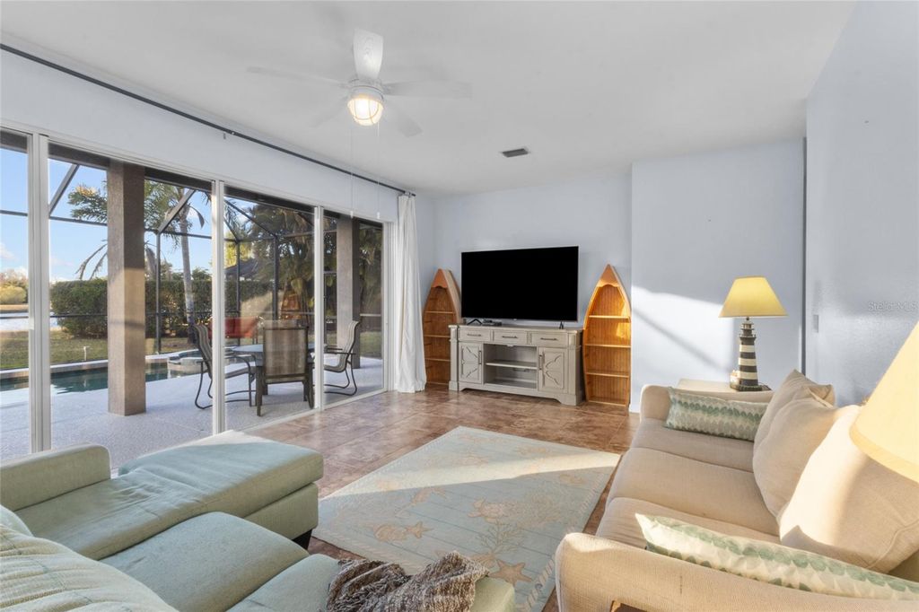 Image 14 of property listing at 8844 STONE HARBOUR LOOP, Bradenton, FL 34212