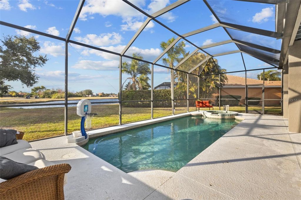 Image 18 of property listing at 8844 STONE HARBOUR LOOP, Bradenton, FL 34212