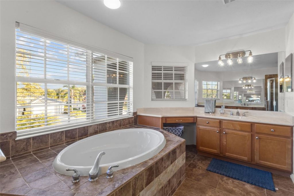 Image 24 of property listing at 8844 STONE HARBOUR LOOP, Bradenton, FL 34212