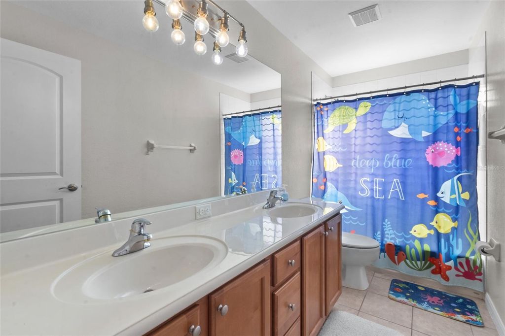 Image 37 of property listing at 8844 STONE HARBOUR LOOP, Bradenton, FL 34212