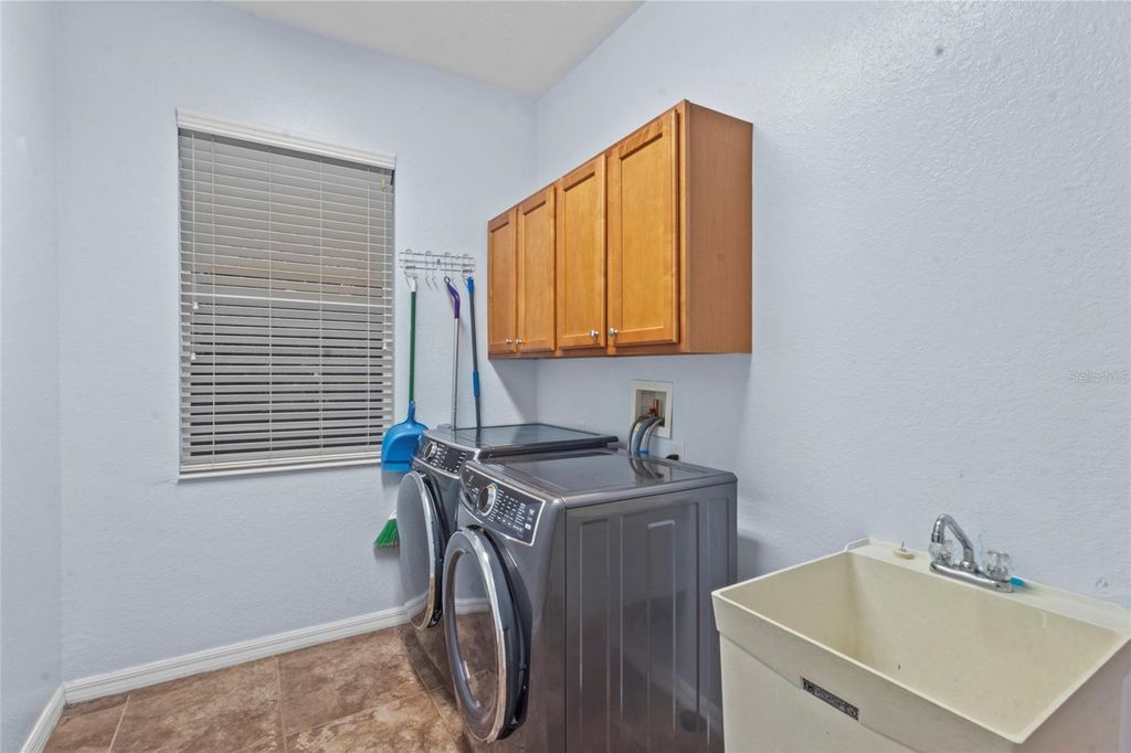 Image 45 of property listing at 8844 STONE HARBOUR LOOP, Bradenton, FL 34212