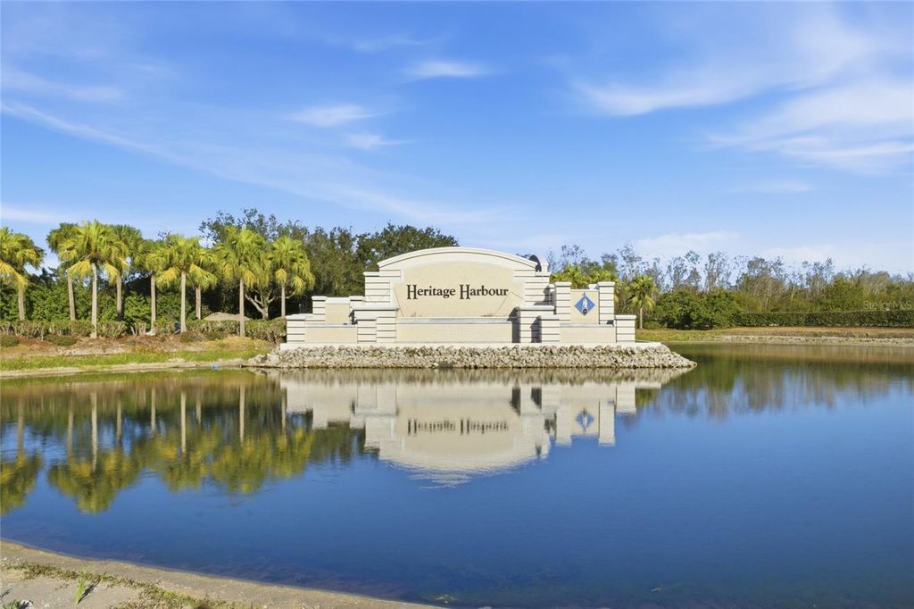 Image 54 of property listing at 8844 STONE HARBOUR LOOP, Bradenton, FL 34212