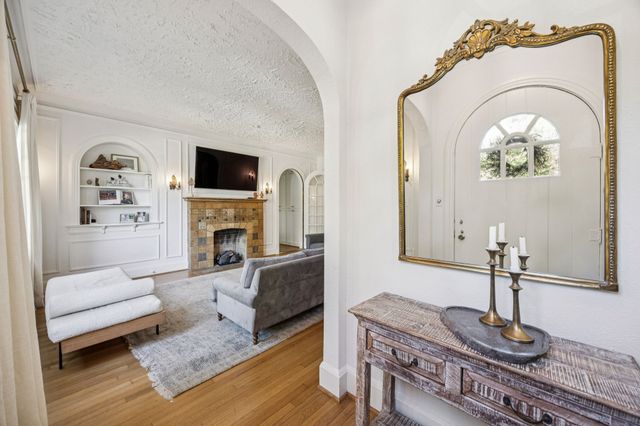 6006 Mercedes Avenue, Dallas, TX 75206