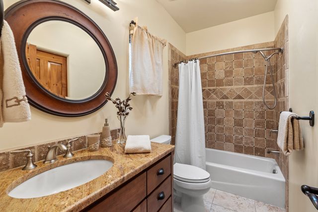 34 Camino de Vecinos, Santa Fe, NM 87507